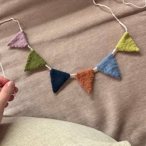 Strikkeoppskrift for Babyvimpel